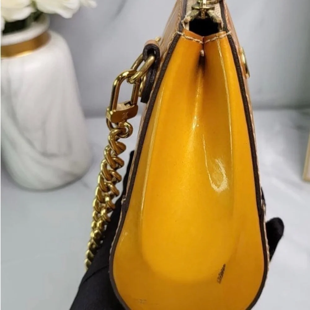 𝅺louis VUITTON VERNIS STA. MONICA CLUTCH